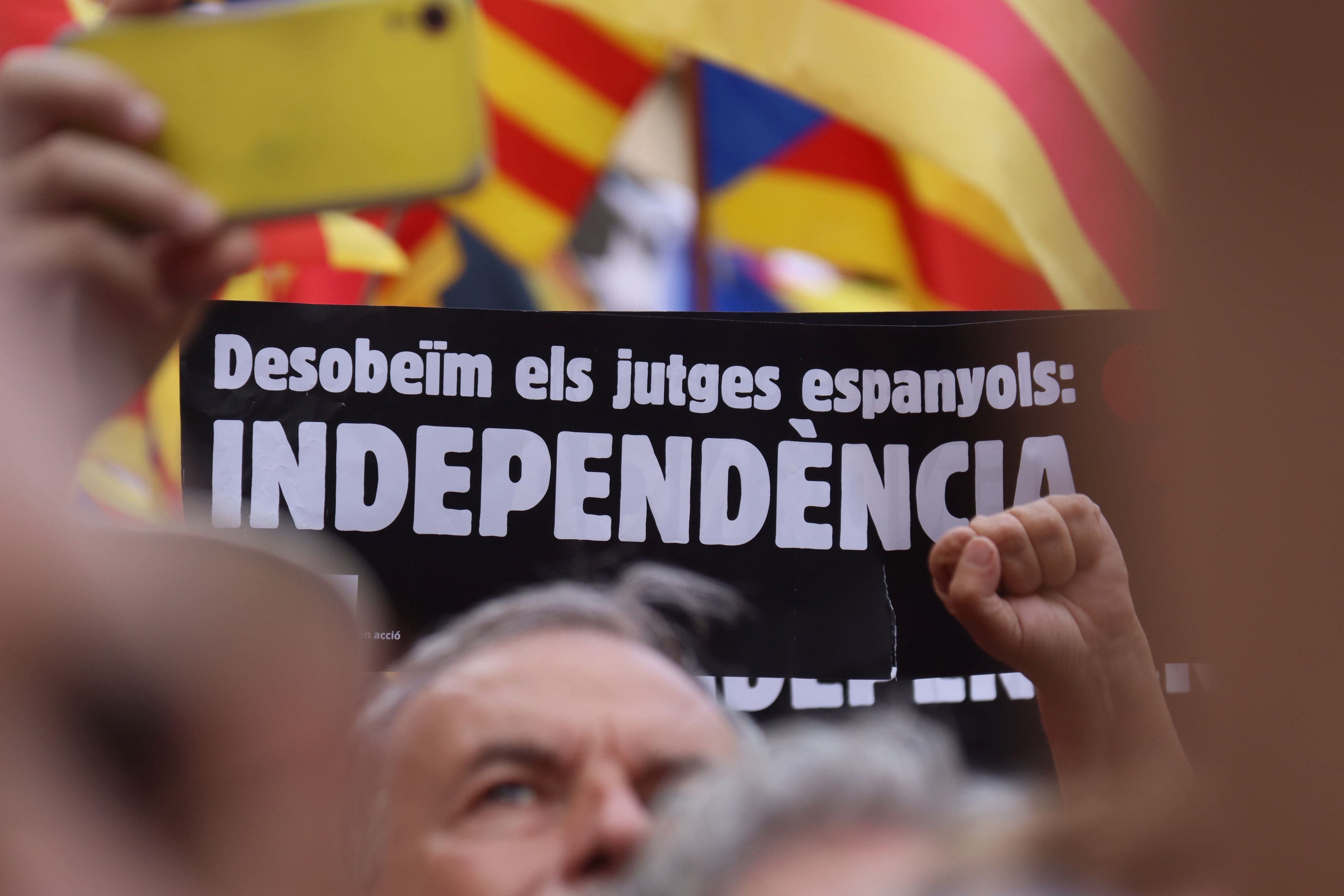 L'objectiu principal de l'agenda és que el Parlament presenti, a les corts espanyoles, una petició de reforma constitucional per exigir la independènci