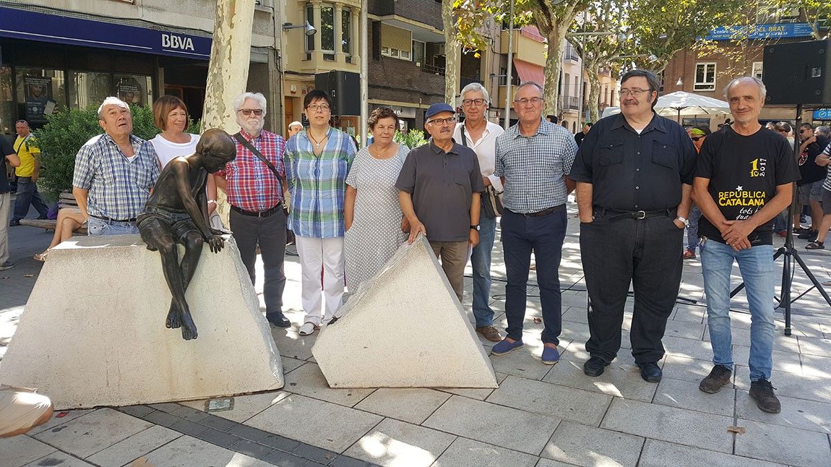 Càrrecs i ex càrrecs públics locals del Baix Llobregat que han firmat el manifest pro referèndum.