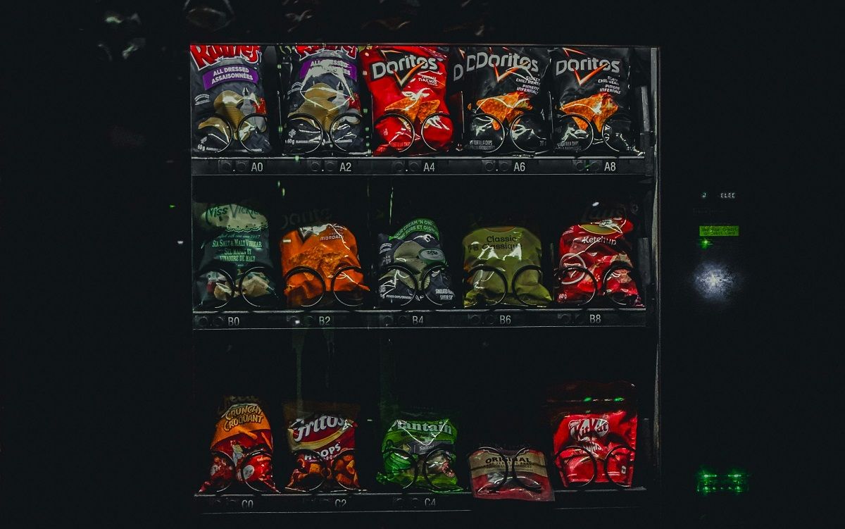 Una màquina amb diferents snacks o aperitius
