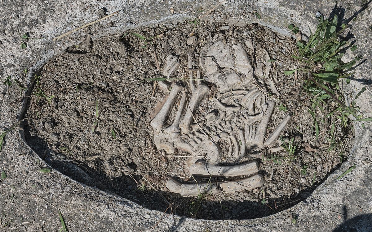 Enterrament perinatal d'una nena a una de les construccions del jaciment del Camp de les Lloses de Tona.