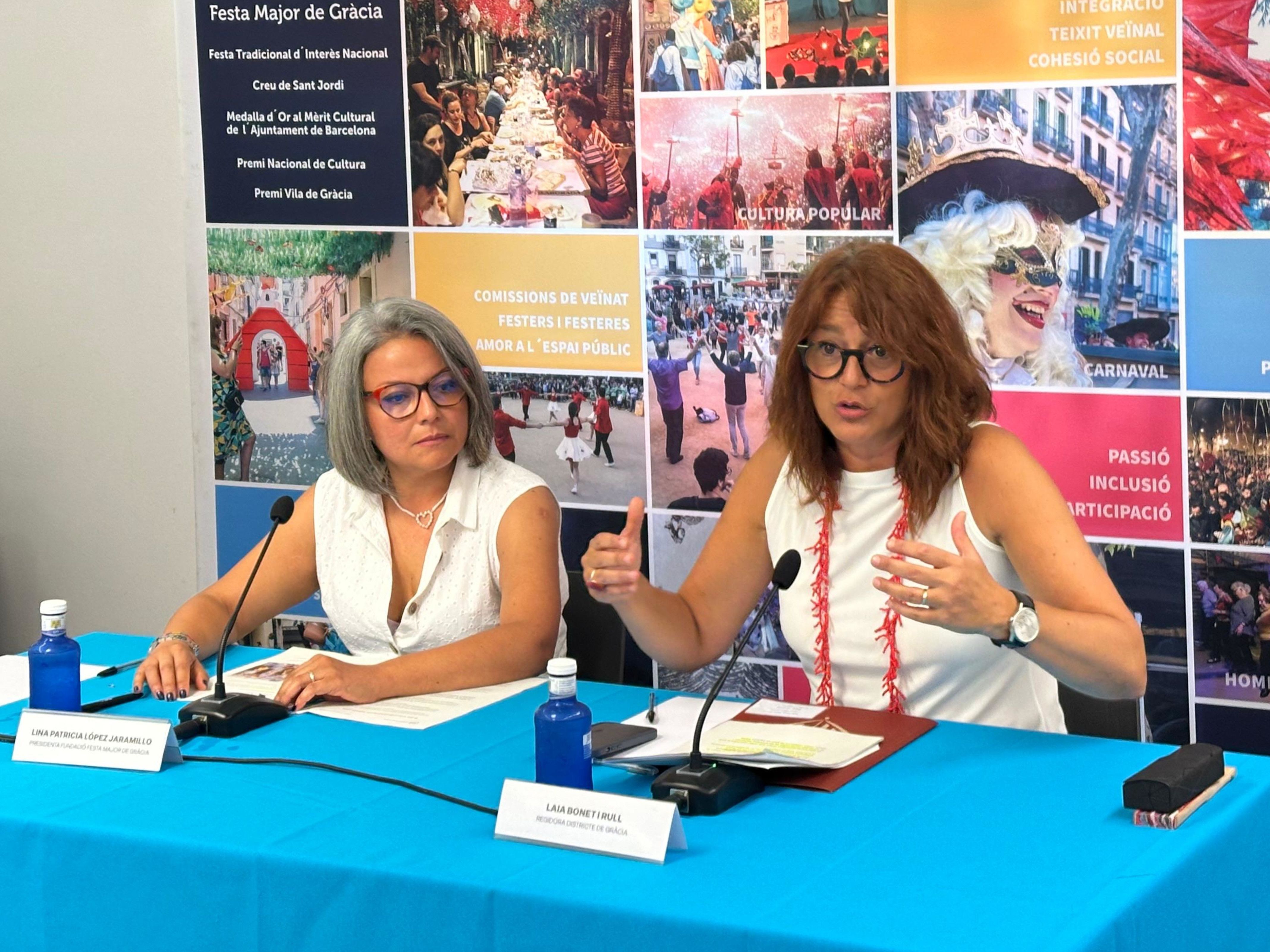 La presidenta de la Fundació Festa Major de Gràcia, Lina López, i la regidora del districte de Gràcia, Laia Bonet, en l'acte de presentació