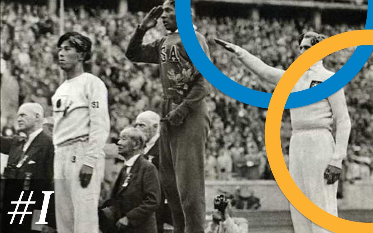 Jesse Owens rep una medalla en els Jocs de Berlín 1936