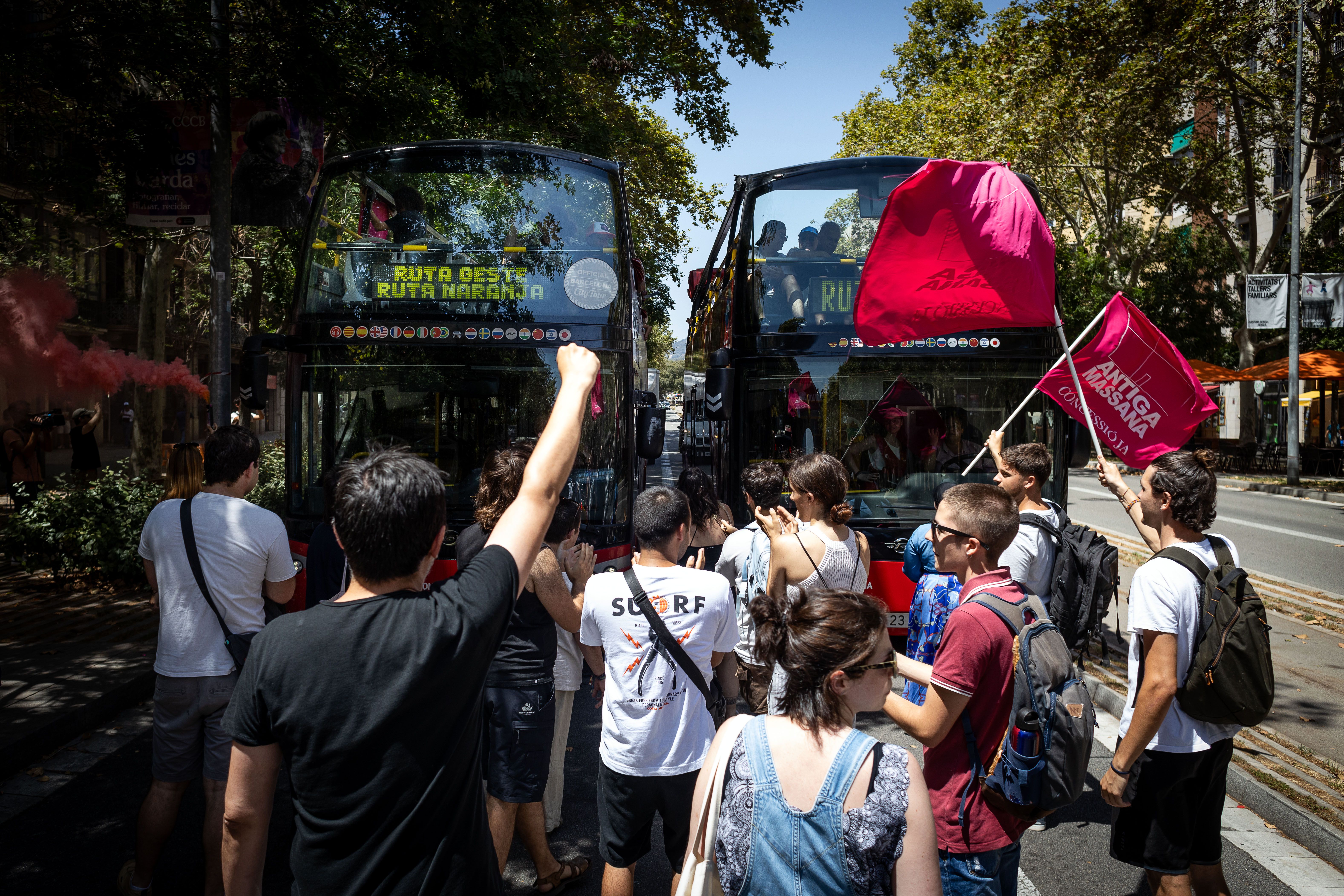 Protesta per l'intent de desallotjar l'antiga Escola Massana, en imatge d'arxiu