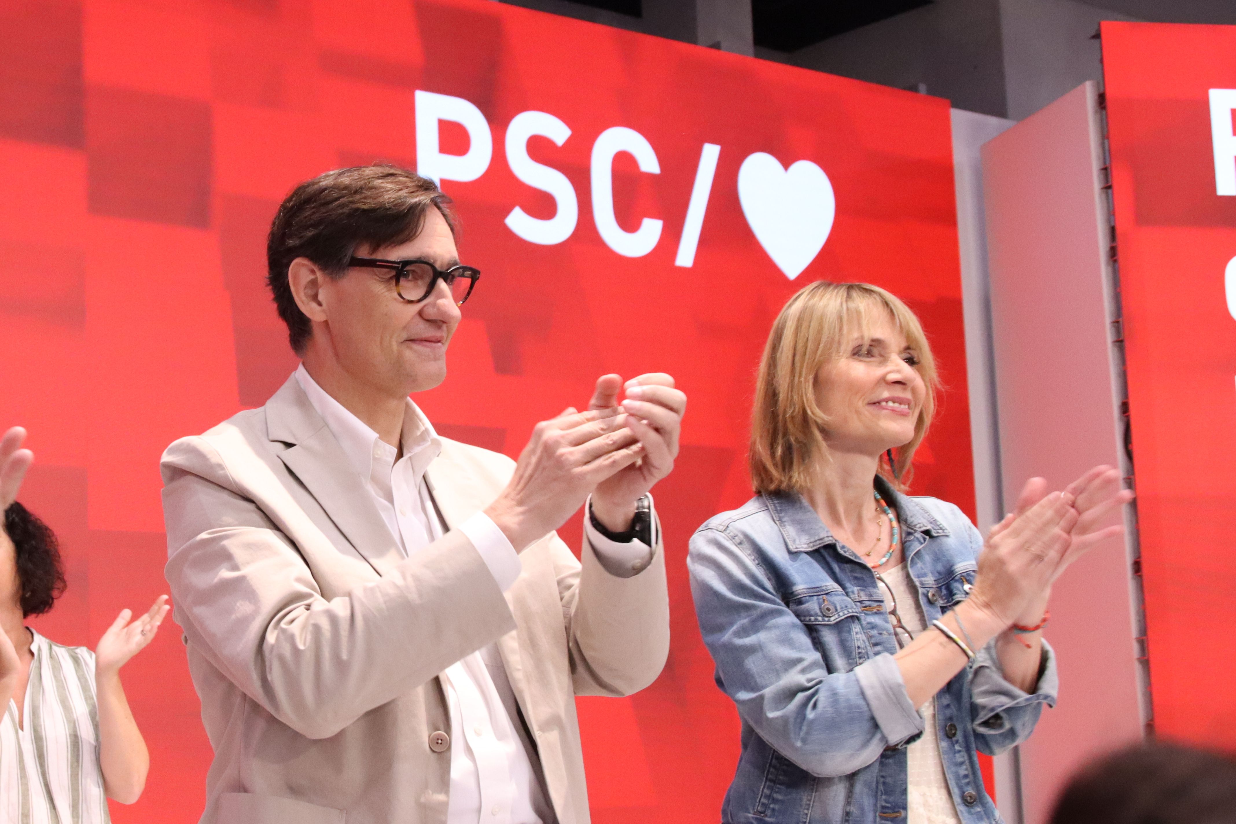 Salvador Illa, amb Lluïsa Moret, aquest dissabte a la reunió de l'executiva del PSC