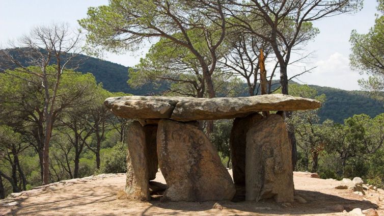 El dolmen de pedra gentil un dels vestigis de Vallgorguina més coneguts. | Jordi Purtí