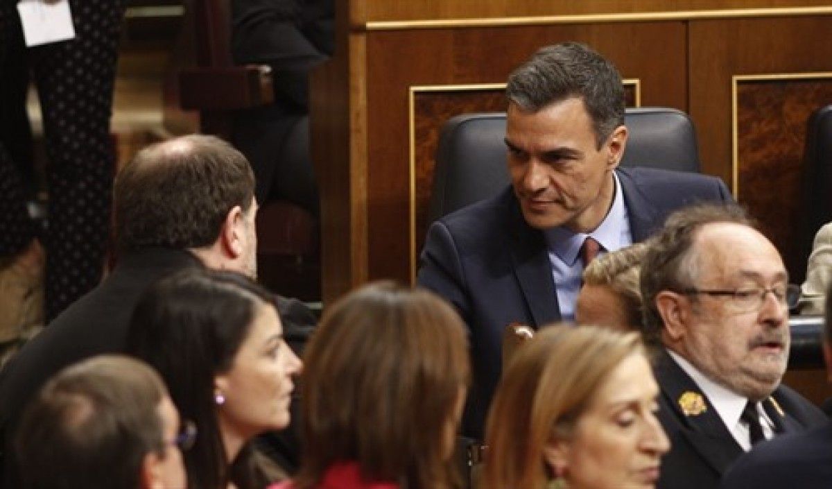 Oriol Junqueras saluda Pedro Sánchez al Congrés