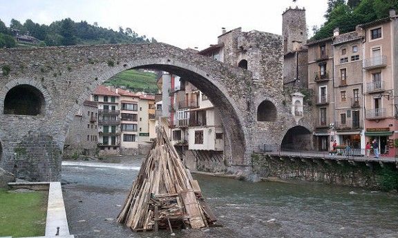 La foguera de Camprodon està a punt.