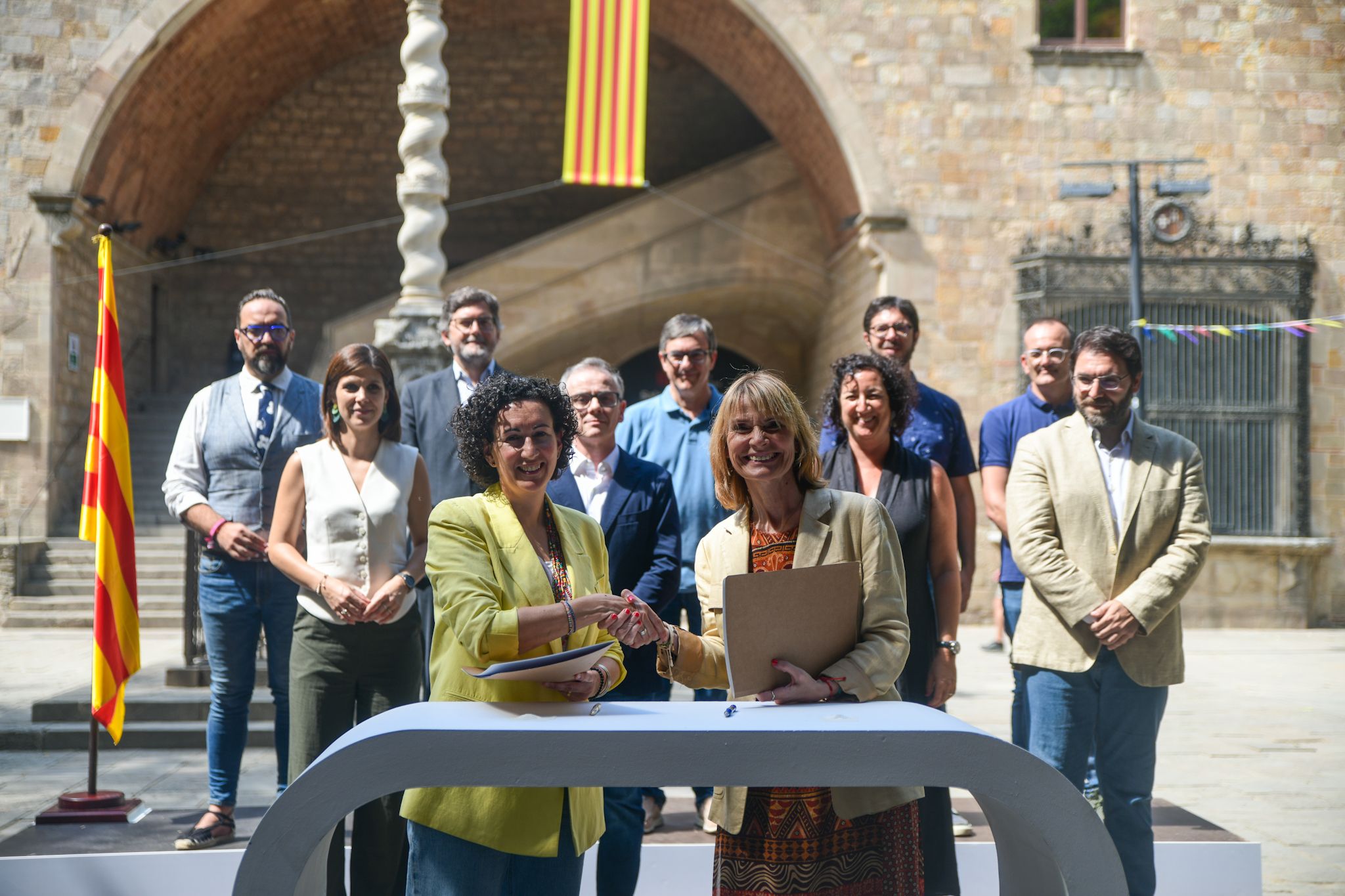 Marta Rovira i Lluïsa Moret signen l'acord per investir Salvador Illa / Foto Marc Puig (ERC)