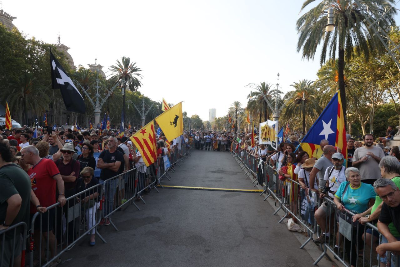 El passadís humà per protegir Carles Puigdemont de la policia però que l'expresident mai ha arribat a creuar