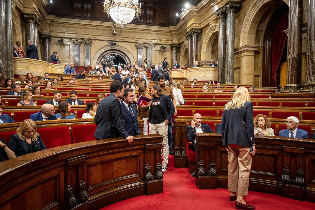 Incertesa al Parlament per la proposta de Junts d'ajornar el ple