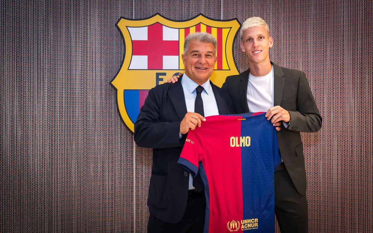 Dani Olmo amb el president del FC Barcelona, Joan Laporta