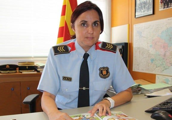 La cap de la unitat Regional de Proximitat i Atenció al Ciutadà, Rosa Negre, durant l'entrevista a l'ACN al seu despatx de la comissaria de Girona