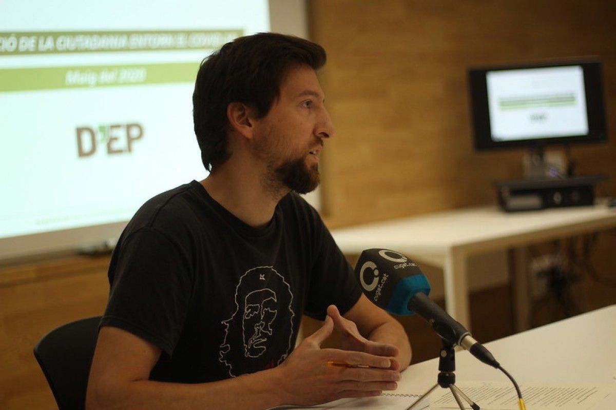 El regidor de Participació, Marco Simarro, durant la roda de premsa de l'observatori sociològic de la Covid-19