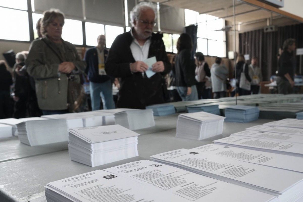Un candidat de Sabadell votant a les municipals i europees