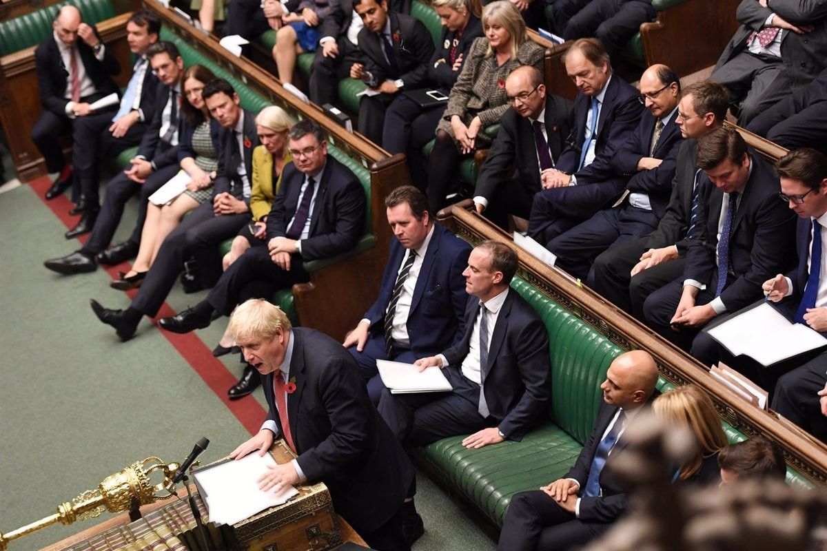 Johnson intervenint al Parlament.