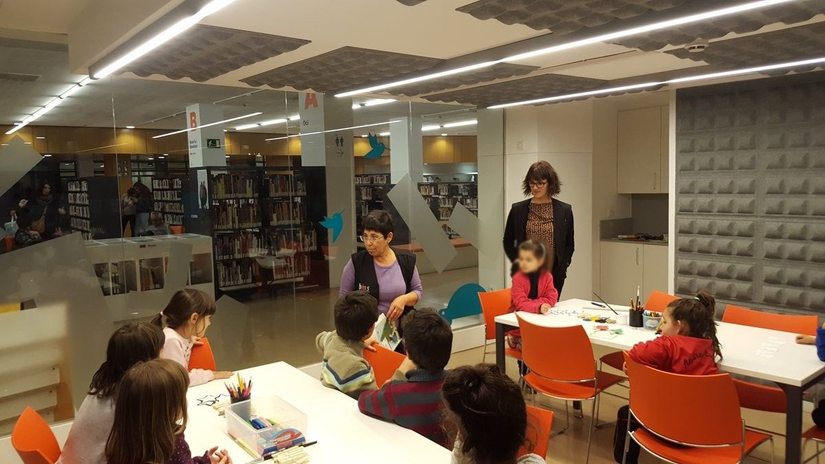 Interior de la biblioteca Vapor Badia