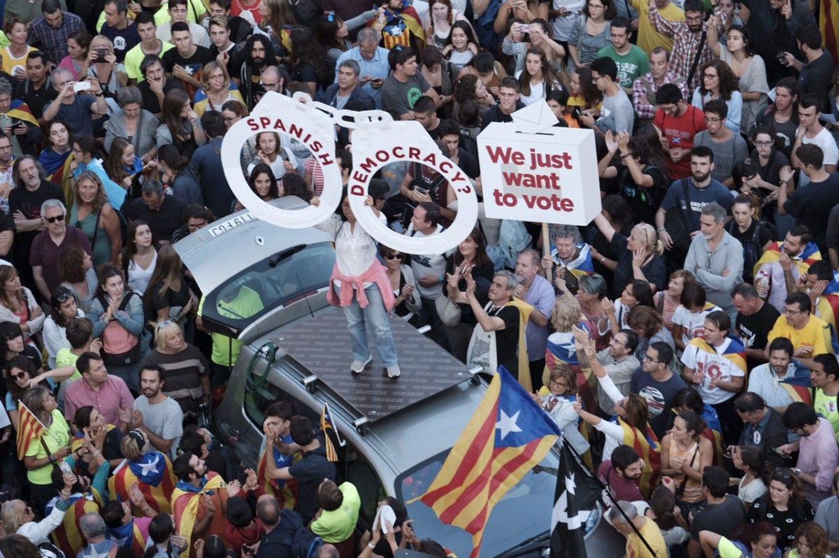 El centre de Barcelona s'ha omplert de gent en suport de l'1-O