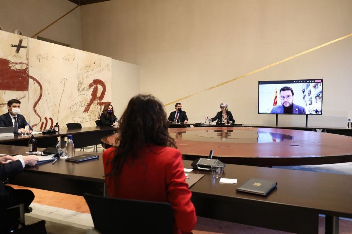 Pere Aragonès presideix telemàticament la reunió del Govern del 25 de gener del 2022.