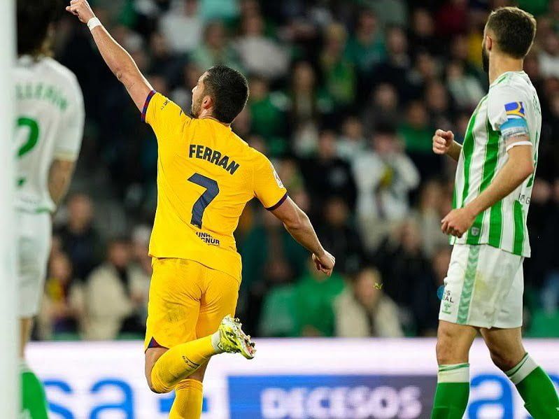 Ferran Torres celebra un gol en un partit contra el Betis