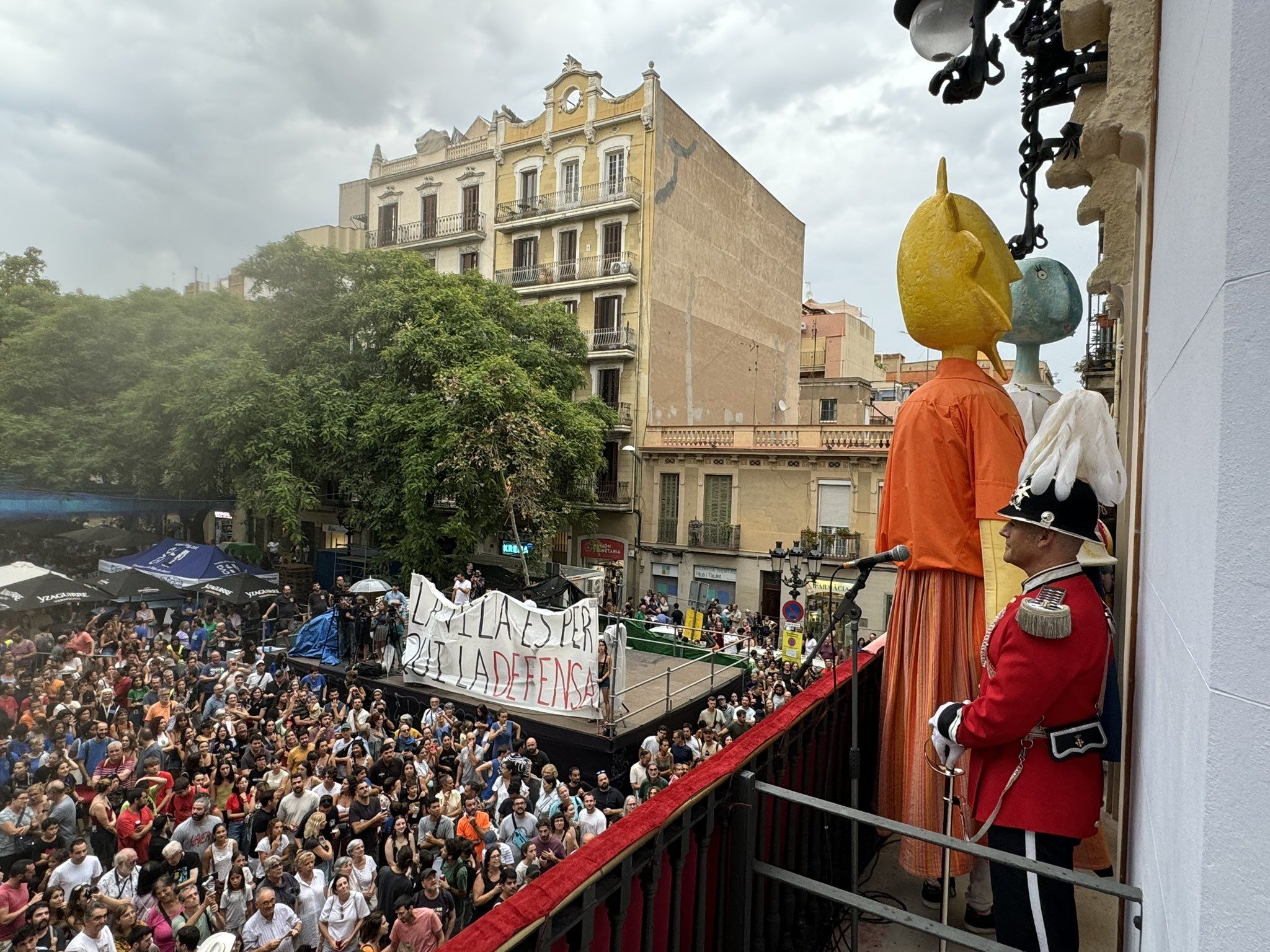 Els gegantons Torradet i Gresca prenen la veu en el pregó de la Festa Major de Gràcia