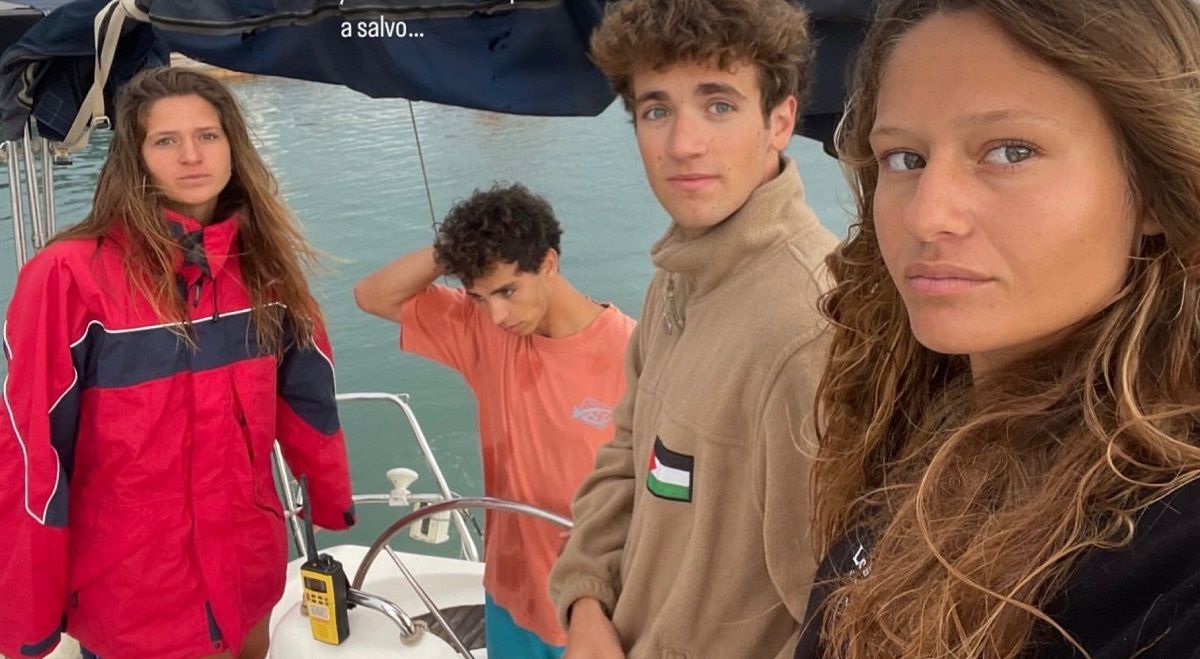 Selfie dels joves rescatats a l'arribar al Port d'Eivissa