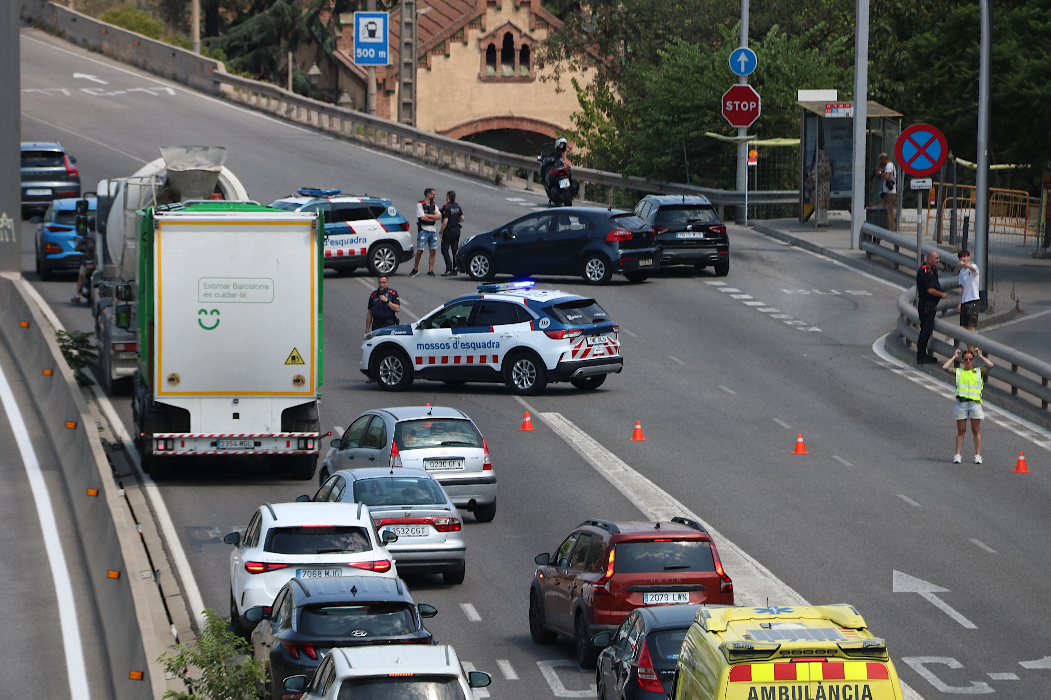 Control policial durant l'Operació Gàbia a la Meridiana