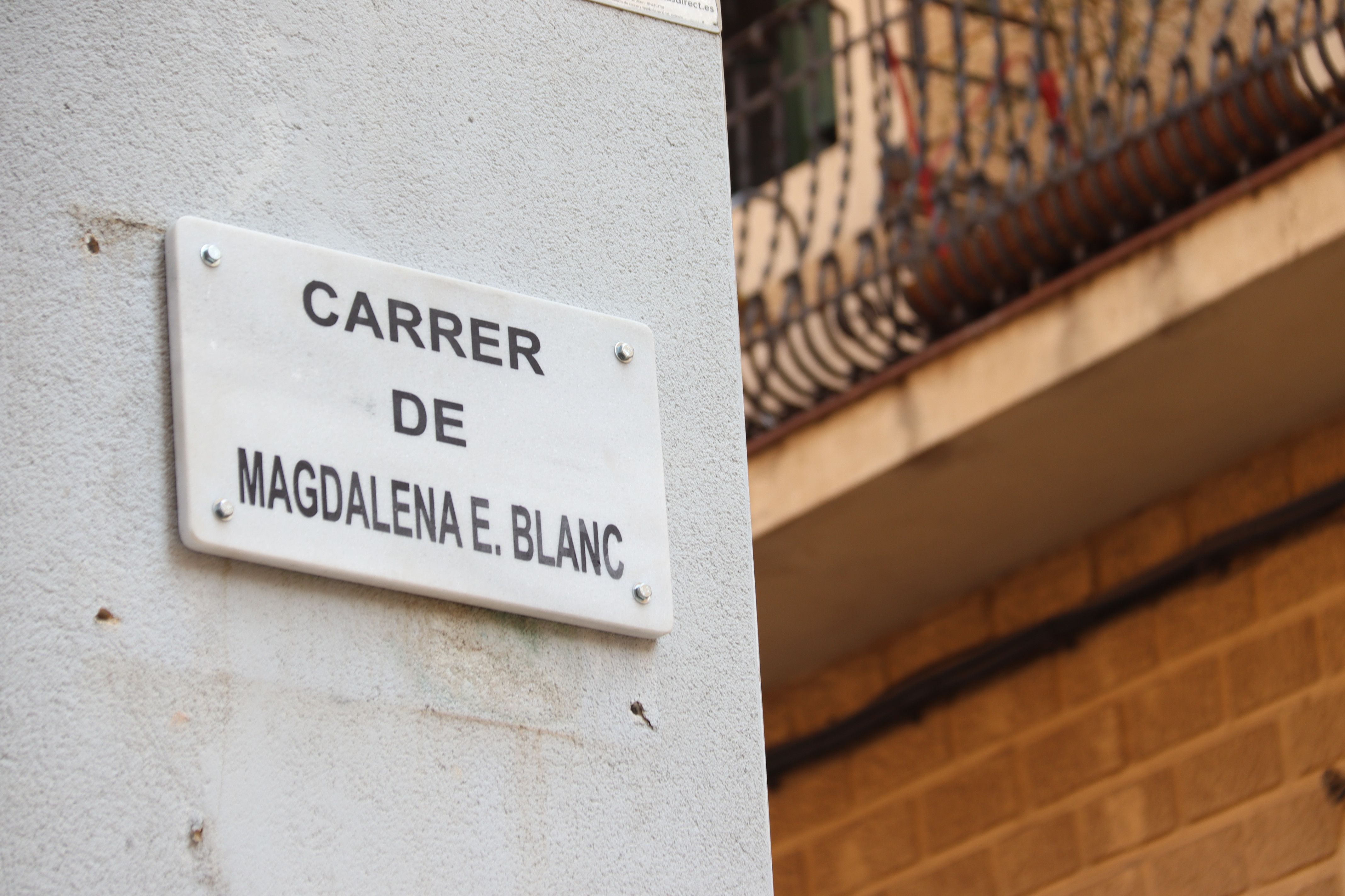 Nova placa del carrer de Santa Àgata