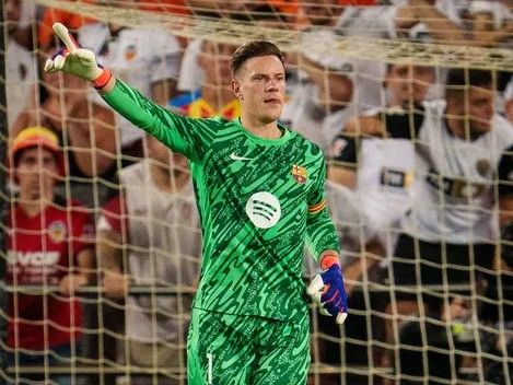 Ter Stegen, durant el primer partit de Lliga contra el València, amb el braçal de capità