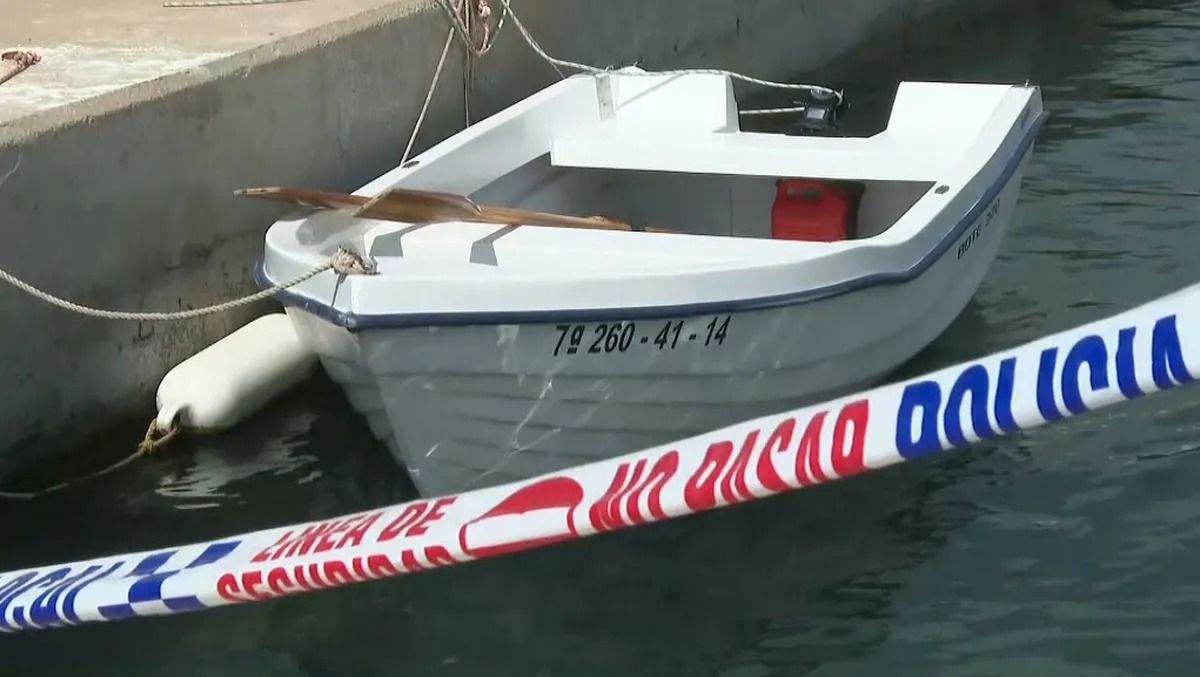 Barca des d'on pescava el jove atropellat mortalment a Cala Bona, Mallorca