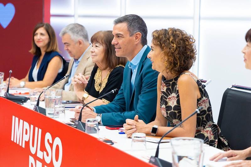 Pedro Sánchez i María Jesús Montero, a l'executiva federal del PSOE.