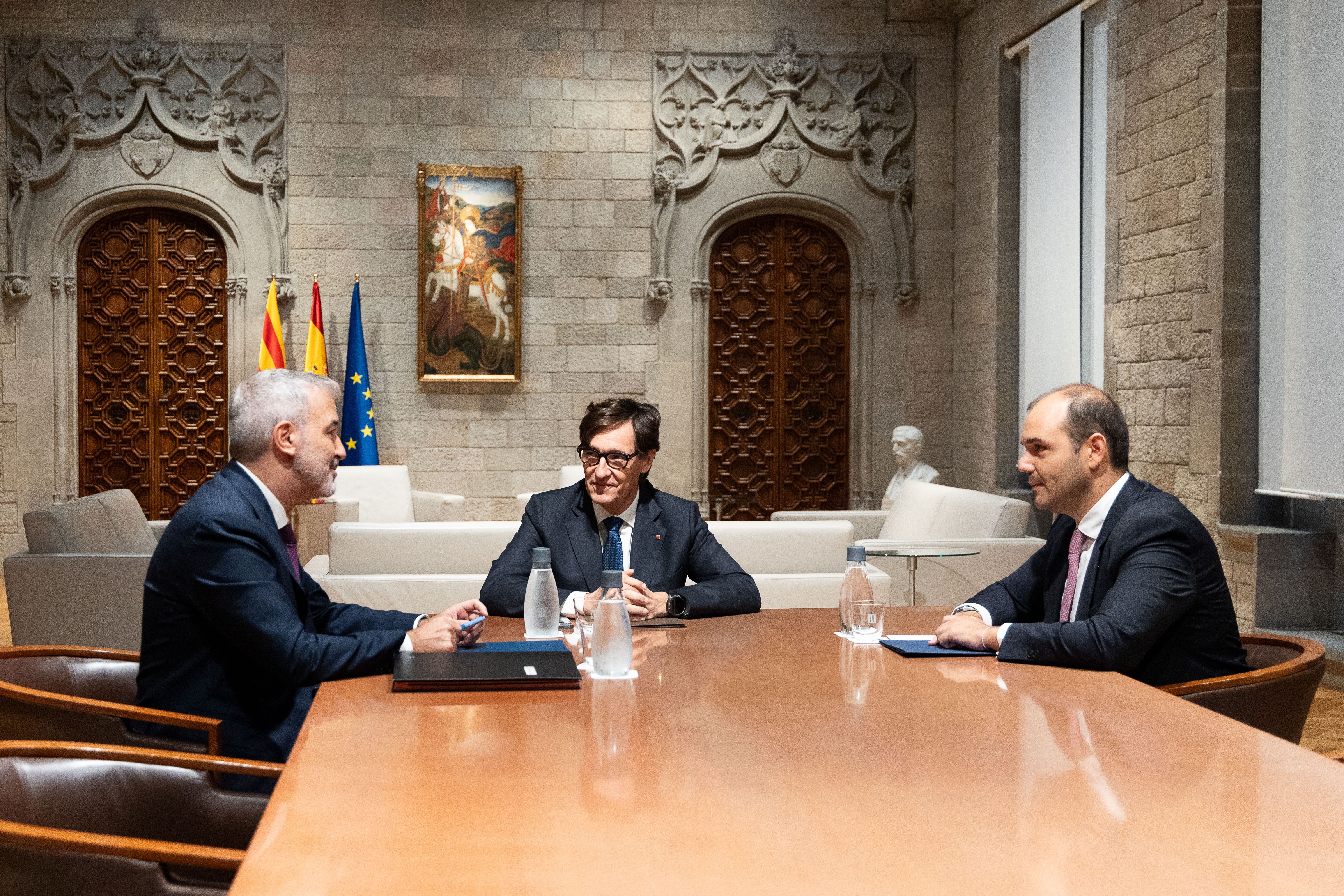 Primera reunió institucional entre Illa i Collboni al Palau de la Generalitat