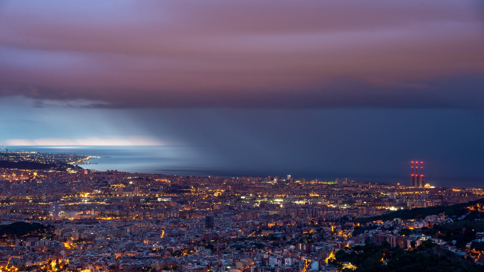 Pluges matinals a la costa de Barcelona