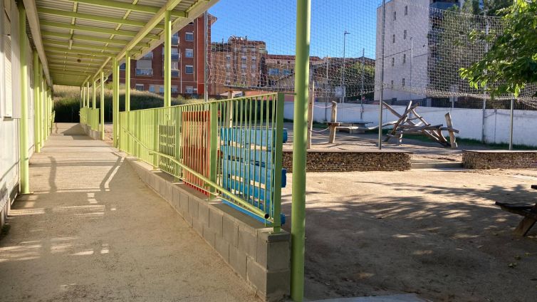 Manresa comptarà amb una subvenció de 75.000 euros per adaptar els patis escolars al canvi climàtic Foto: LVP