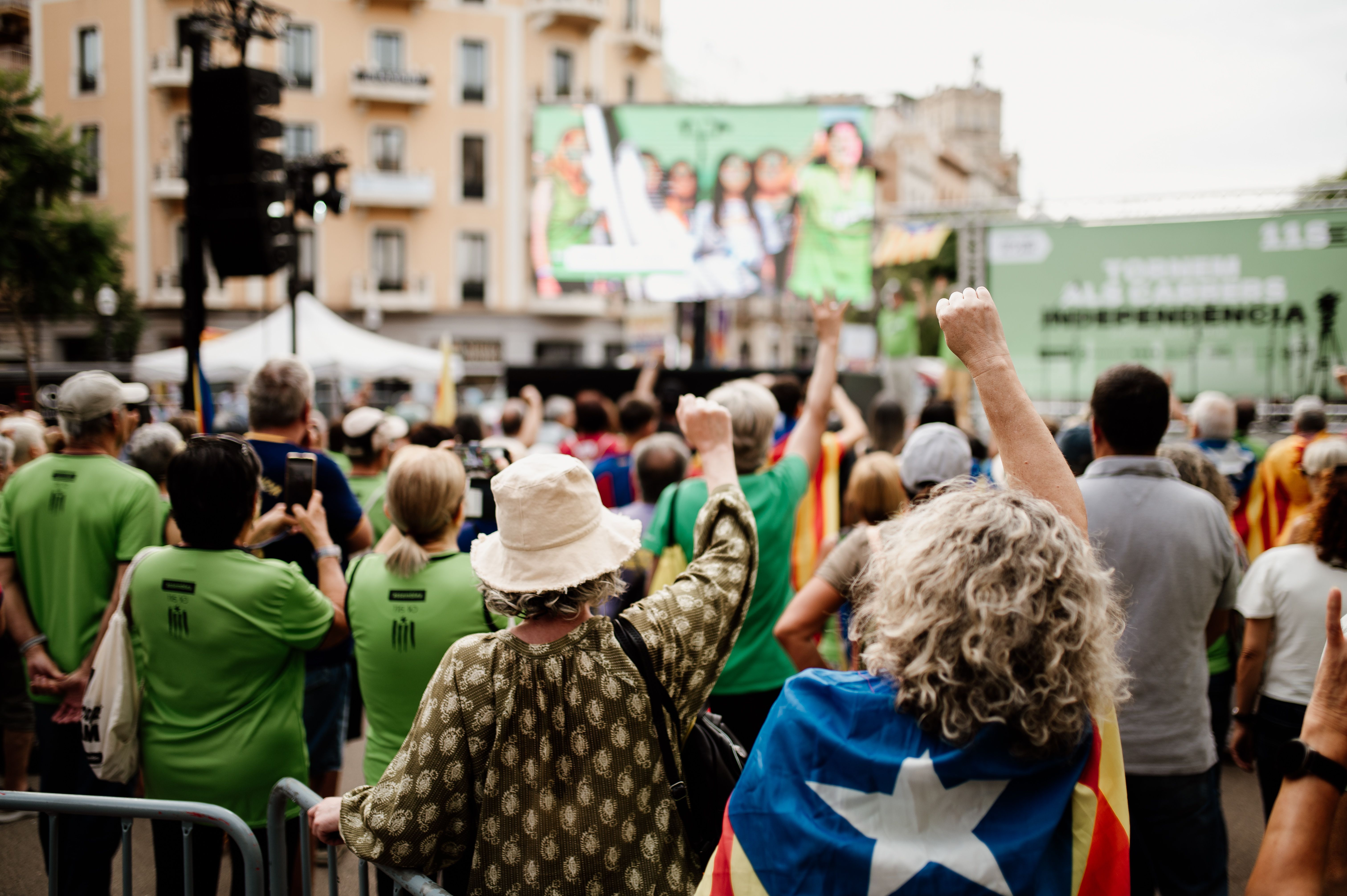 Els assistents a la manifestació de la Diada a Tarragona durant els parlaments