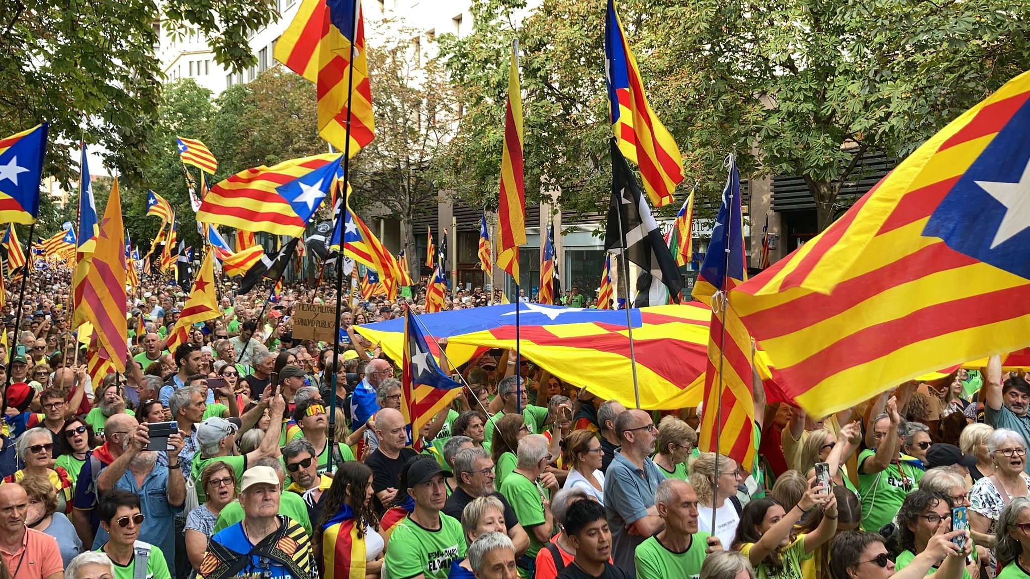 Unes 6.600 persones assisteixen a l'acte de la Diada a Girona