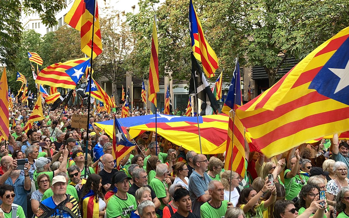 Imatge de la Diada a Girona, a l'avinguda Jaume I