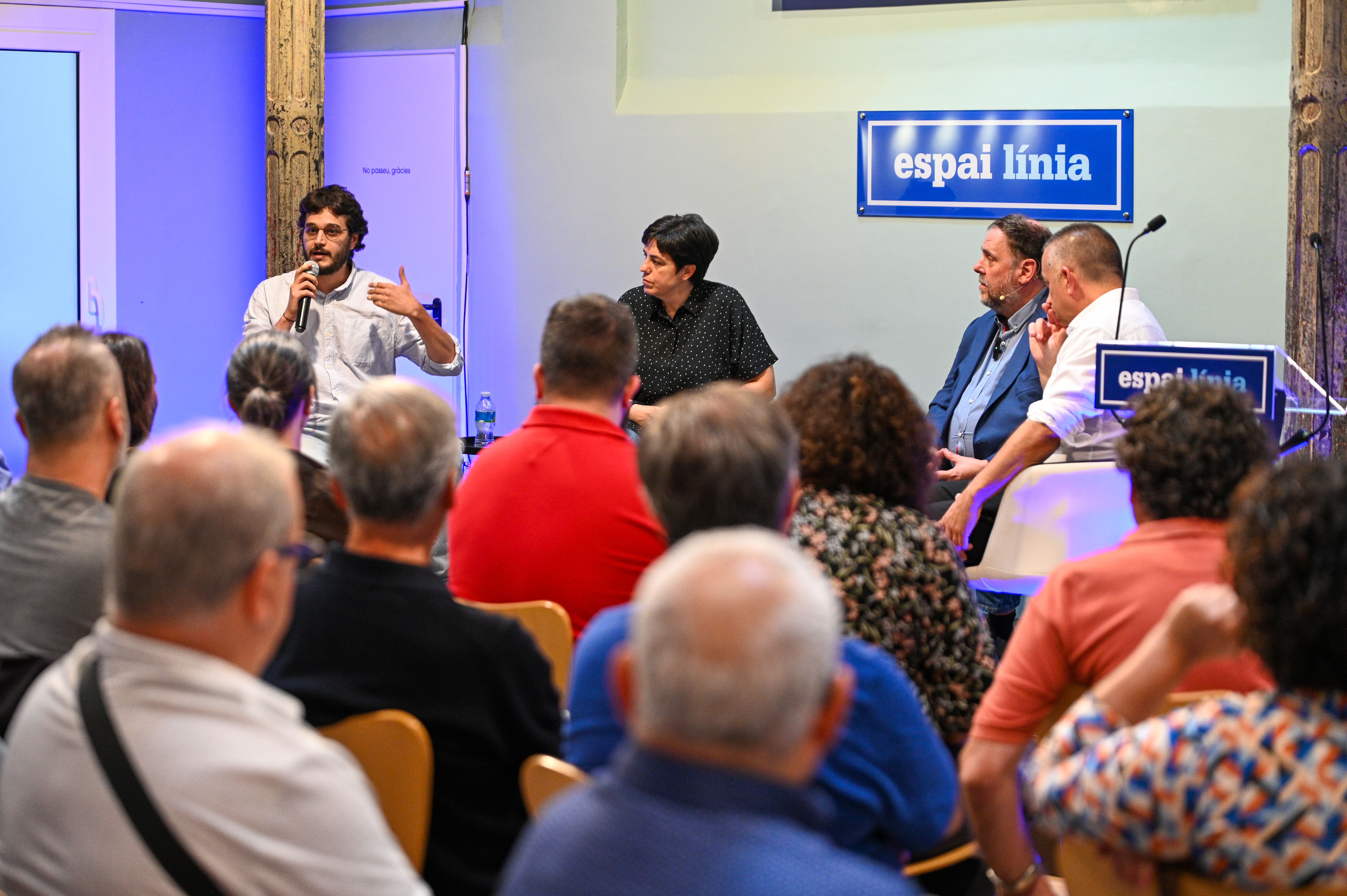 Oriol Junqueras a l'Espai Línia de Barcelona amb sindicalistes de la Intersindical, d'UGT i de CCOO