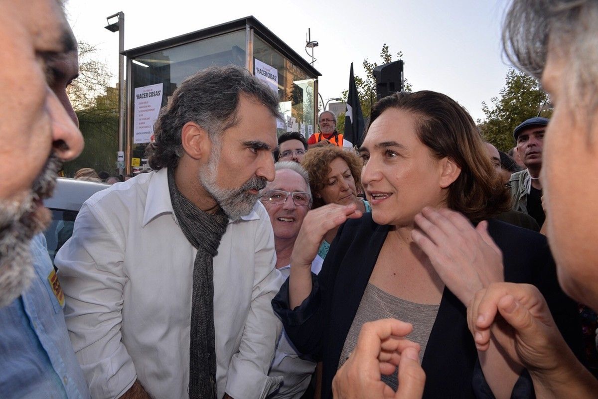 Jordi Cuixart, amb l'alcaldessa de Barcelona, Ada Colau, aquest dimarts