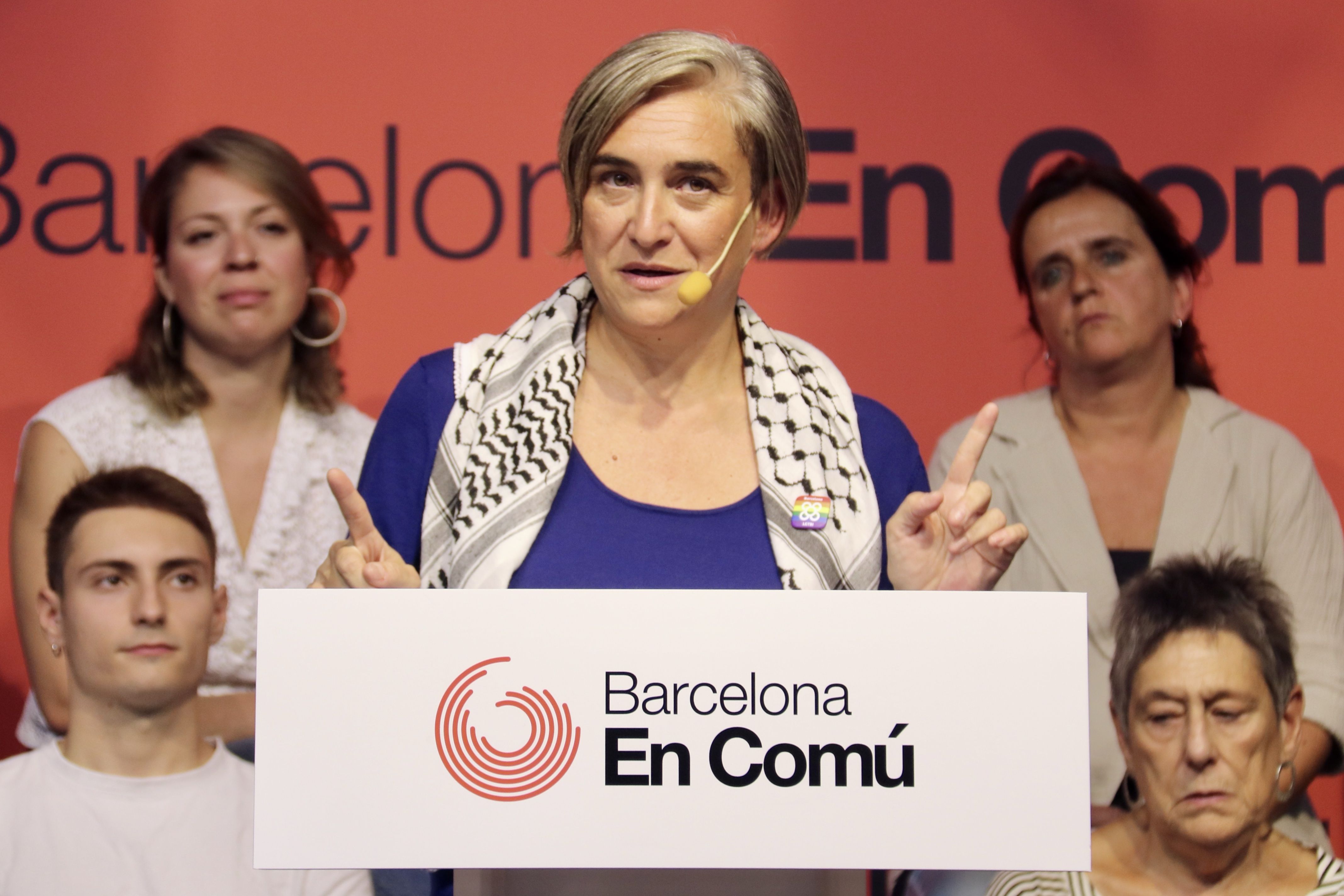 Ada Colau en la festa del desè aniversari de Barcelona En Com