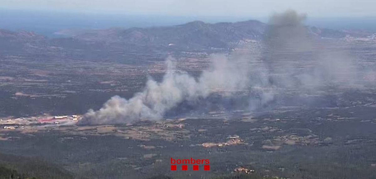 L'incendi d'Agullana afecta terrenys de massa forestal