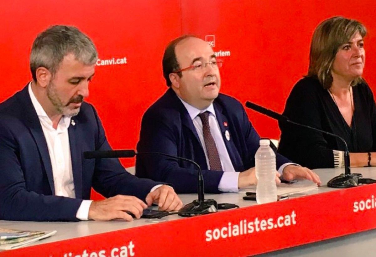 Miquel Iceta, flanquejat per Jaume Collboni i Núria Marín a la reunió d'alcaldes del PSC