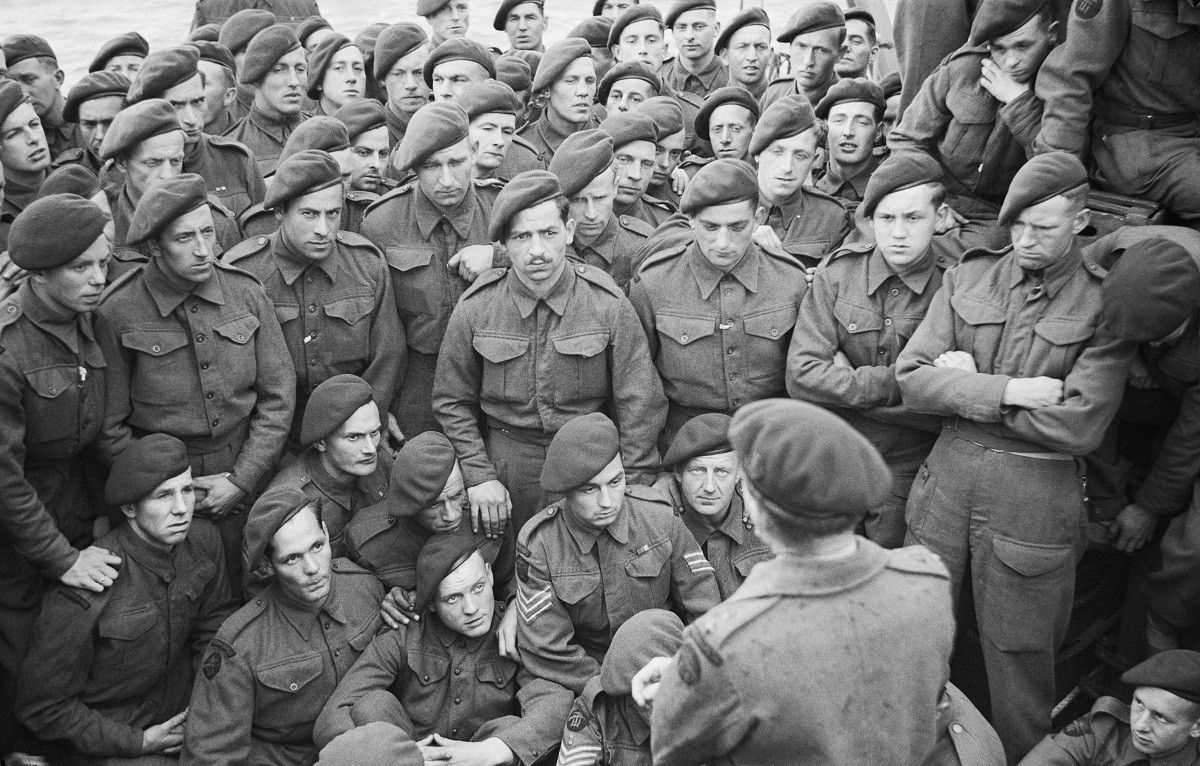 Soldats a punt de desembarcar a Normandia