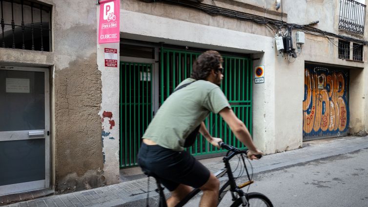 Pàrquing per a bicicletes, Park & ​​Bike, situat al barri de Gràcia