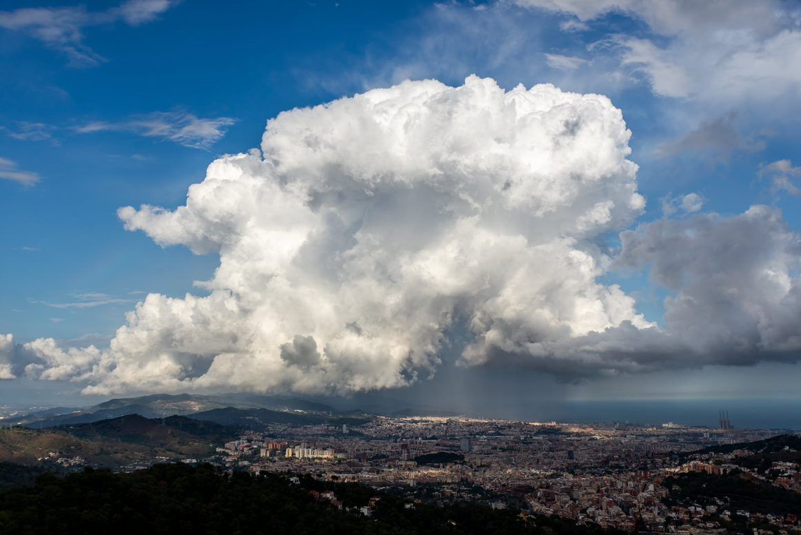 Un parell de Cumulonimbus al nord de Barcelona durant aquest diumenge