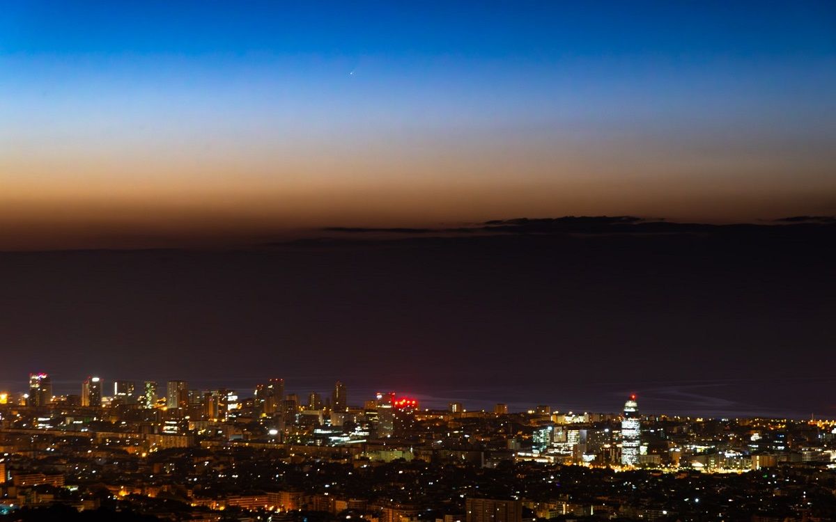 El «cometa del segle», vist des de Barcelona fa unes setmanes