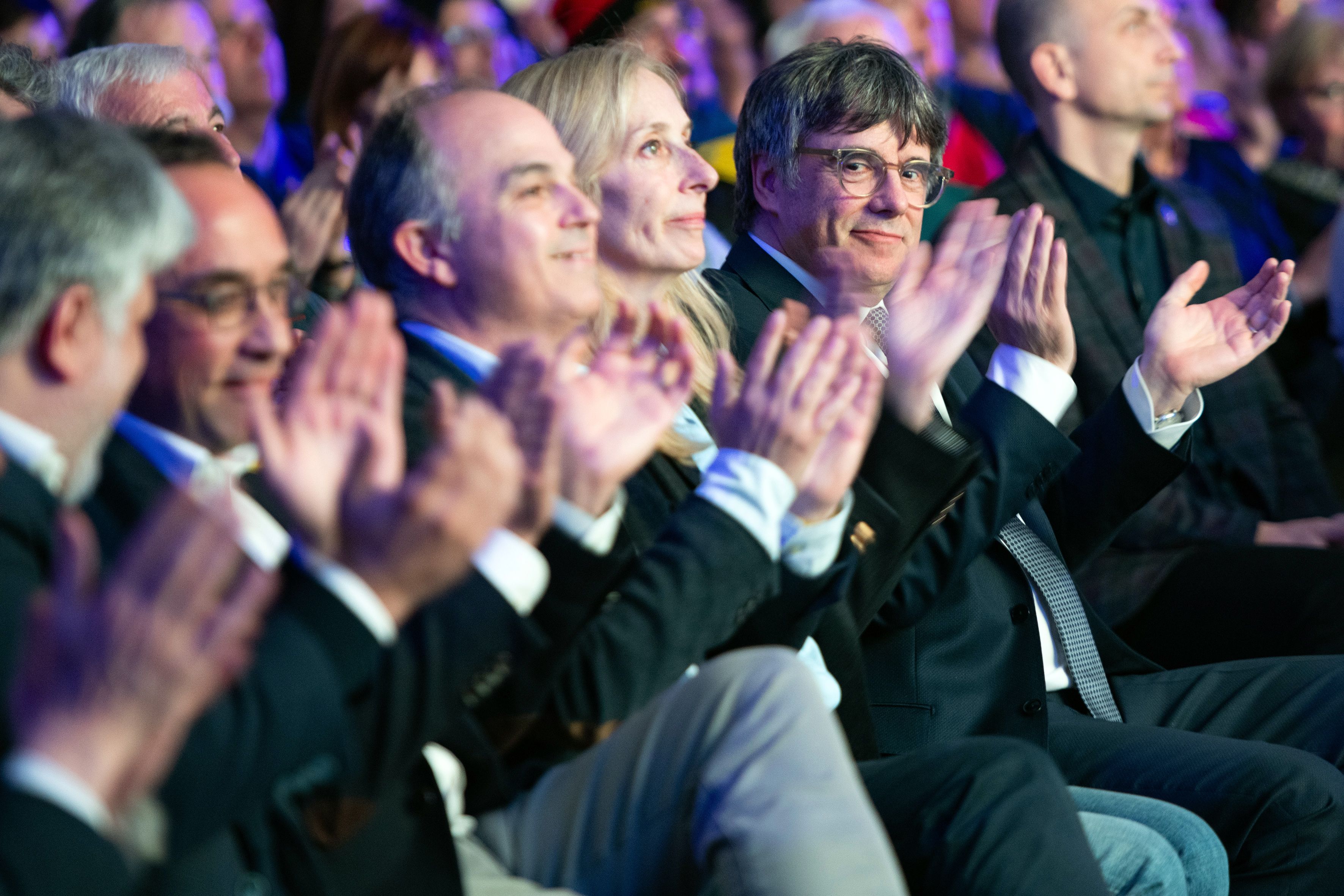 Carles Puigdemont, amb dirigents de Junts a Argelers.