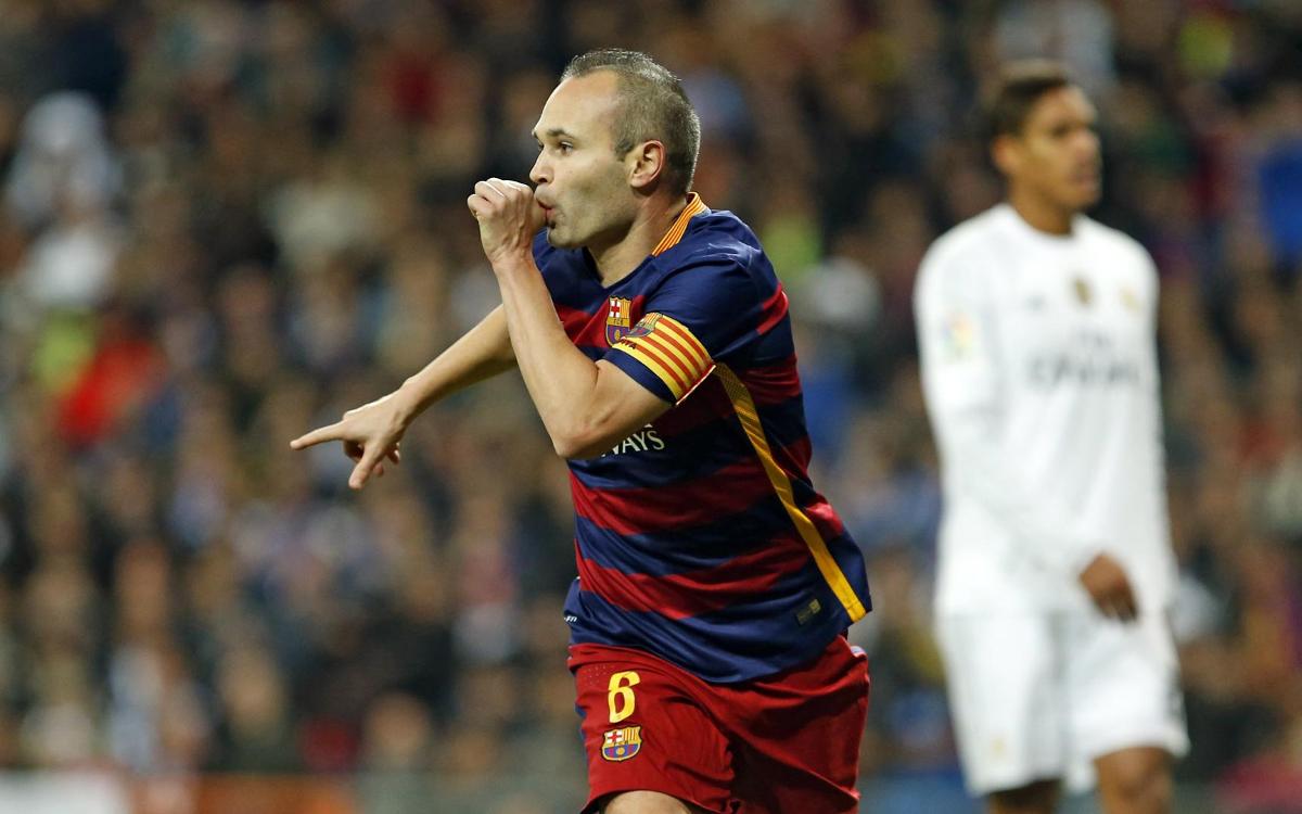 Iniesta celebra un gol contra el Reial Madrid