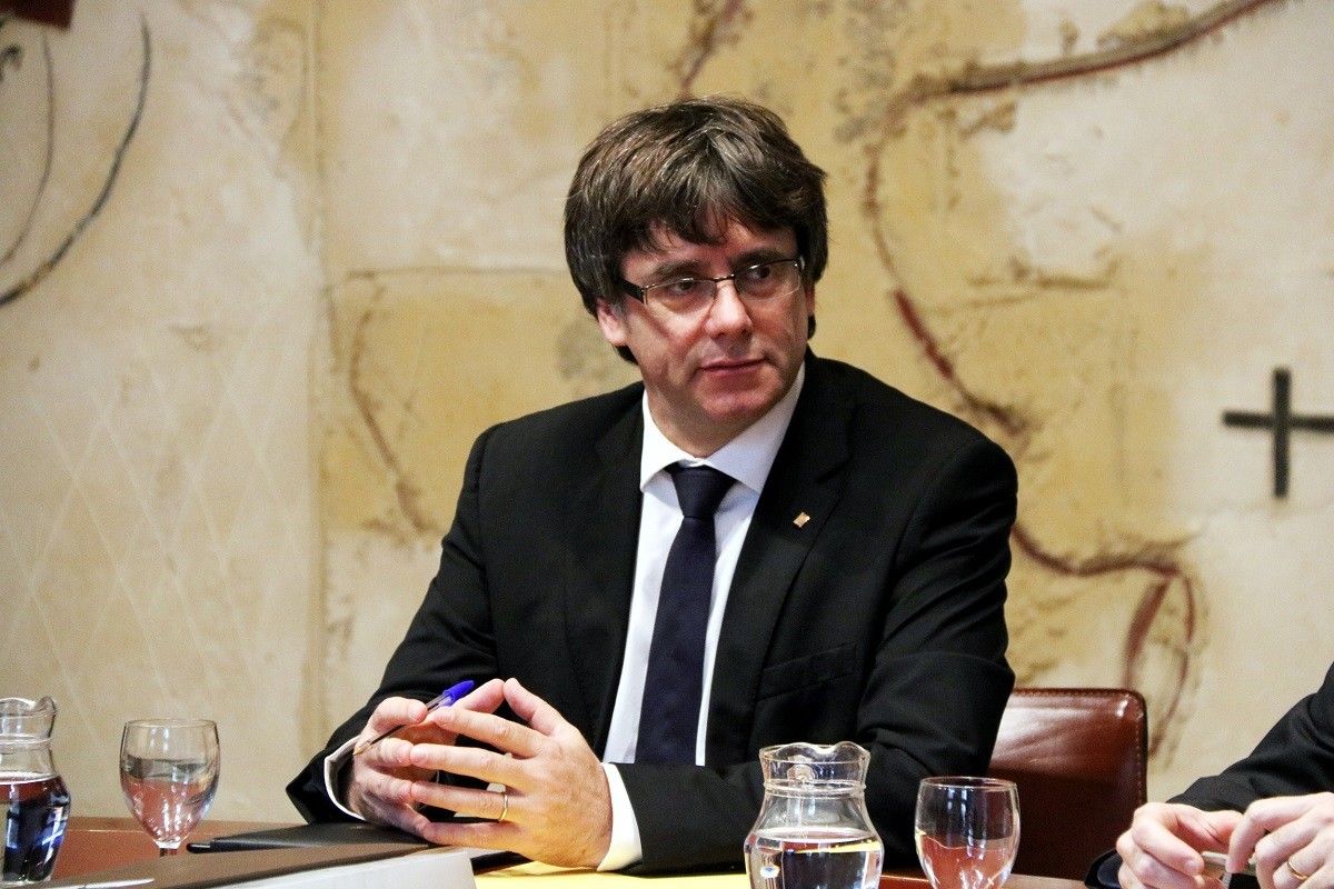 Carles Puigdemont, durant la reunió del Govern del 10 d'octubre