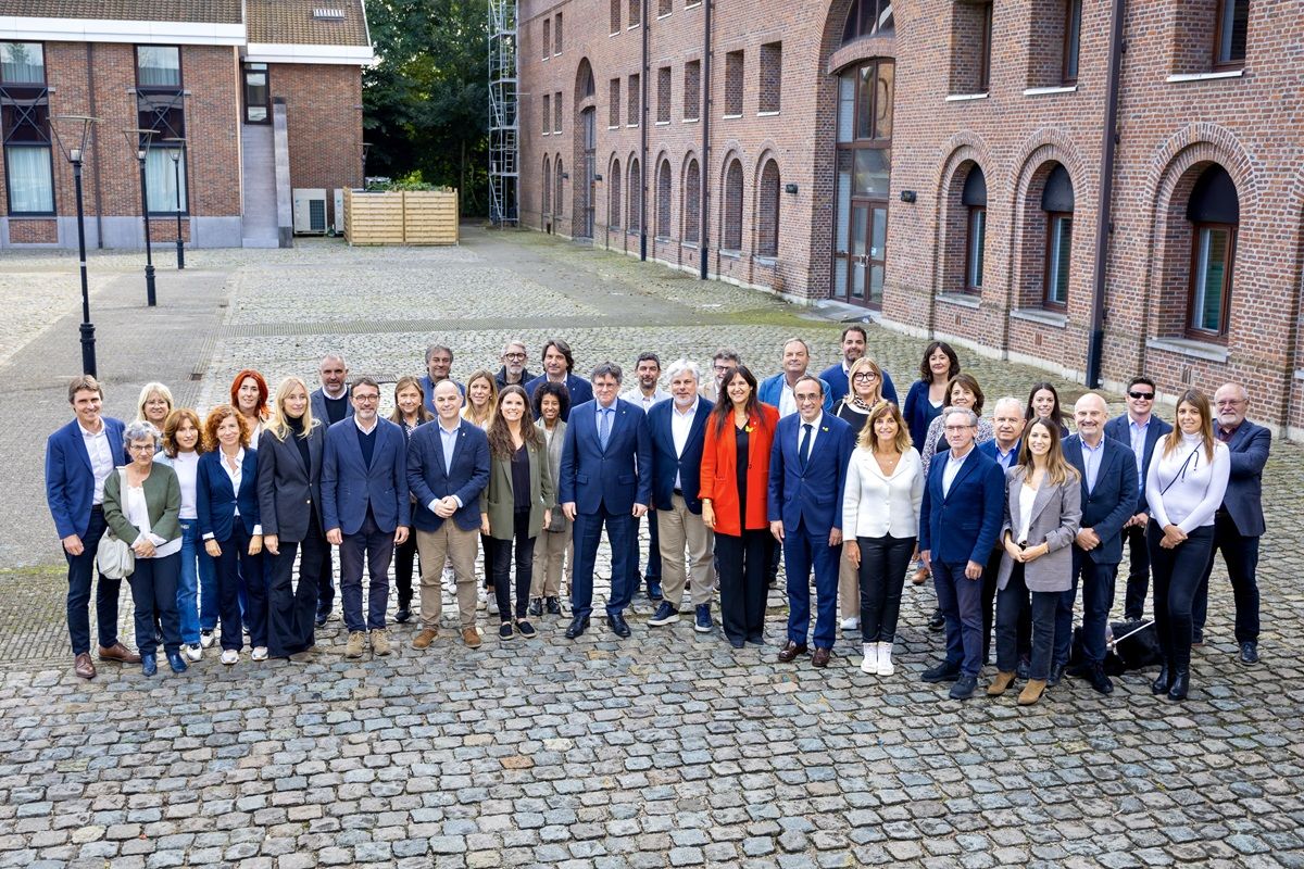 El grup parlamentari de Junts, amb Carles Puigdemont.