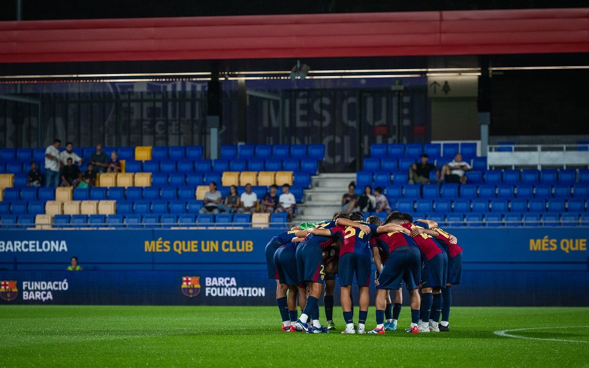 Jugadors del Barça Atlètic abans d'un partit